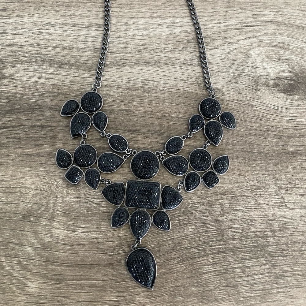 Necklace with elegant multiple black pendants.